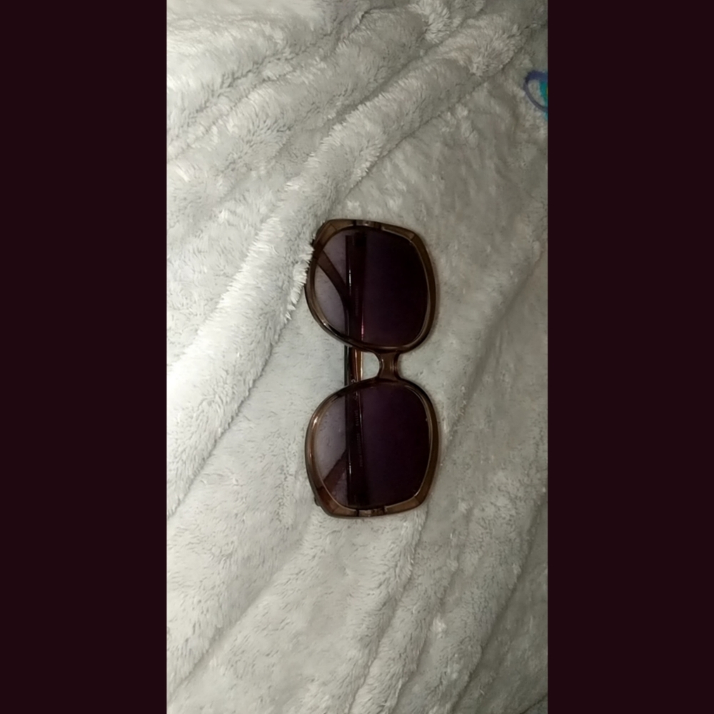 Sunglasses/Eyewear 🕶️ (Unsure of Brand)